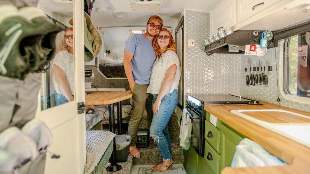 Living Full Time in this Spacious Truck Camper&nbsp;RV