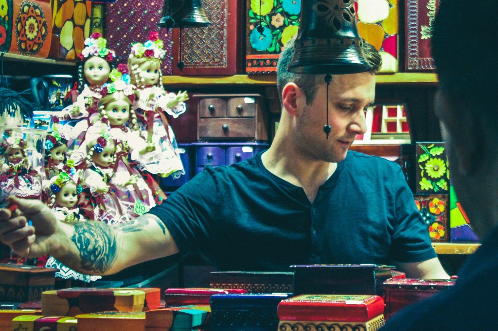 How This eBay Seller Retired at 40 Reselling Pre-Owned Clothes — And His Warning About 2 Big Mistakes Every Beginner Makes