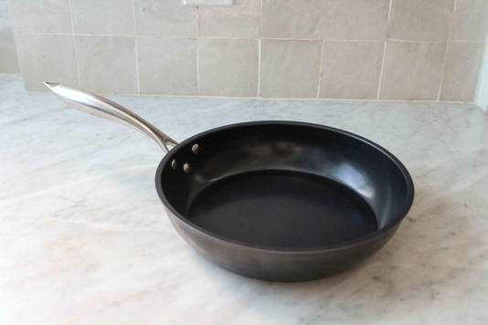 After Scrambling and Frying 40+ Eggs, This Non-Toxic, Nonstick Pan Is One of Our Favorites